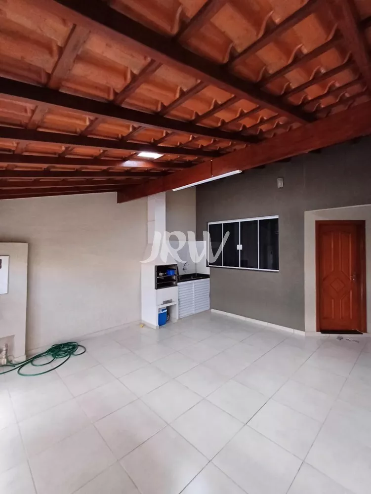 Casa à venda com 3 quartos, 125m² - Foto 1