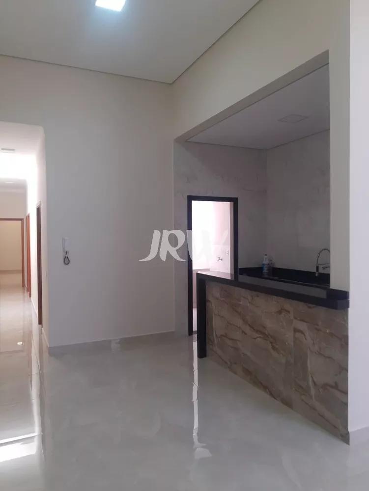 Casa à venda com 3 quartos, 125m² - Foto 1