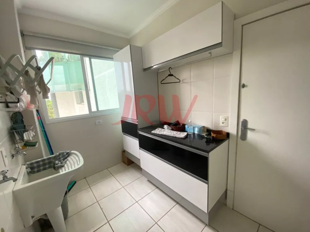 Apartamento à venda com 4 quartos, 189m² - Foto 2