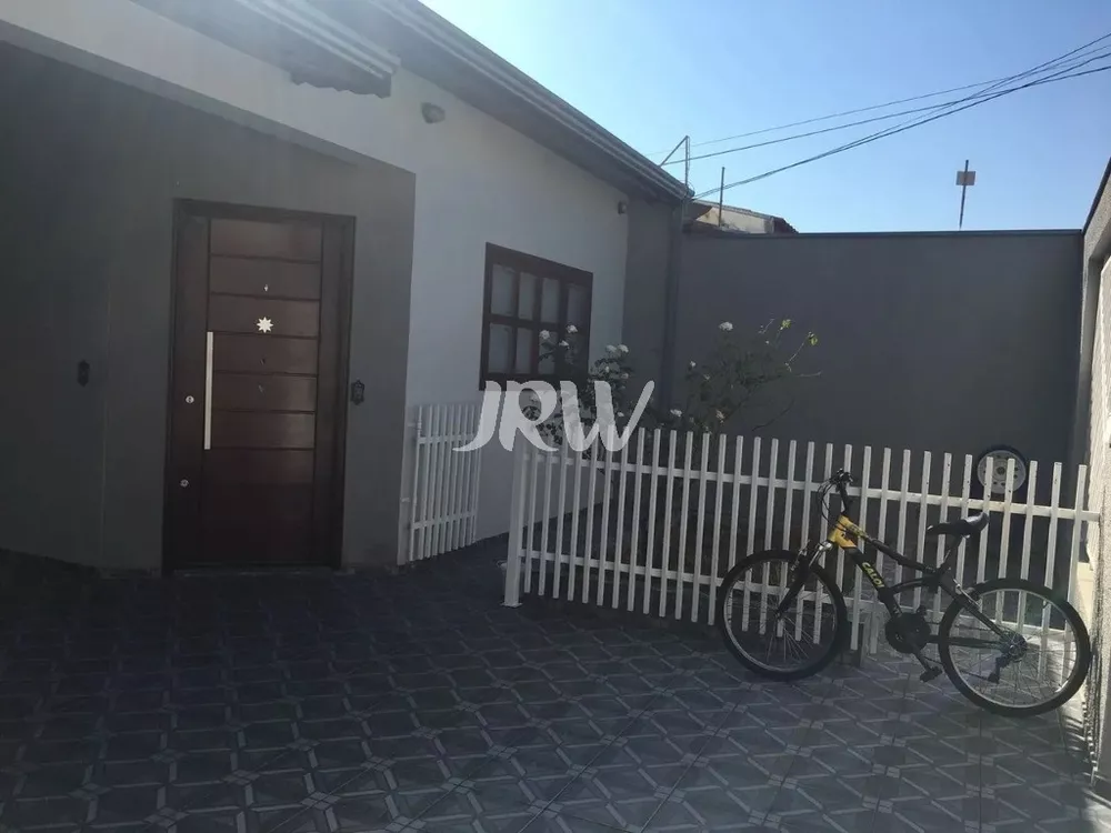 Casa à venda com 3 quartos, 250m² - Foto 1