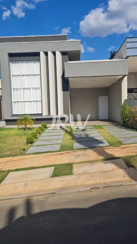 Casa à venda com 3 quartos, 200m² - Foto 1