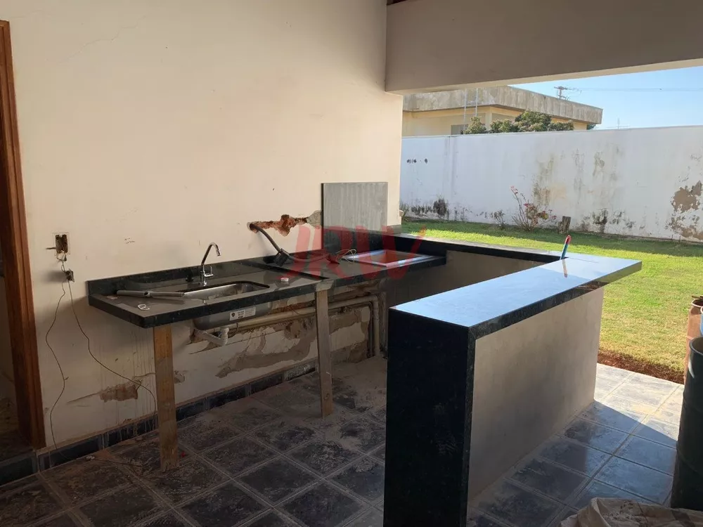 Casa à venda com 4 quartos, 450m² - Foto 3