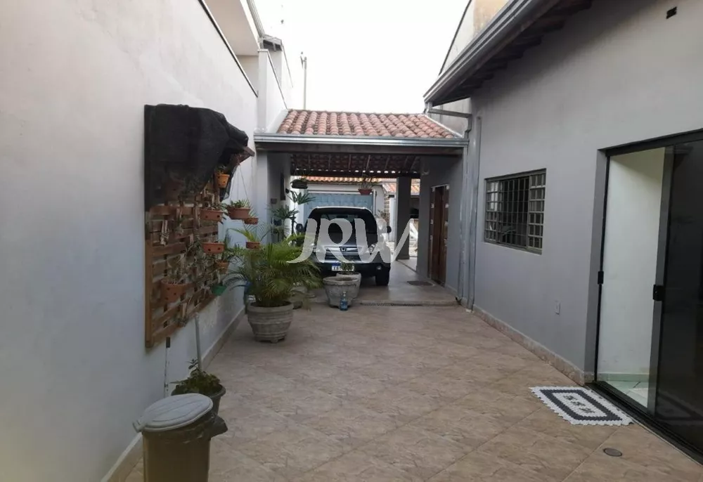 Casa à venda com 3 quartos, 220m² - Foto 3