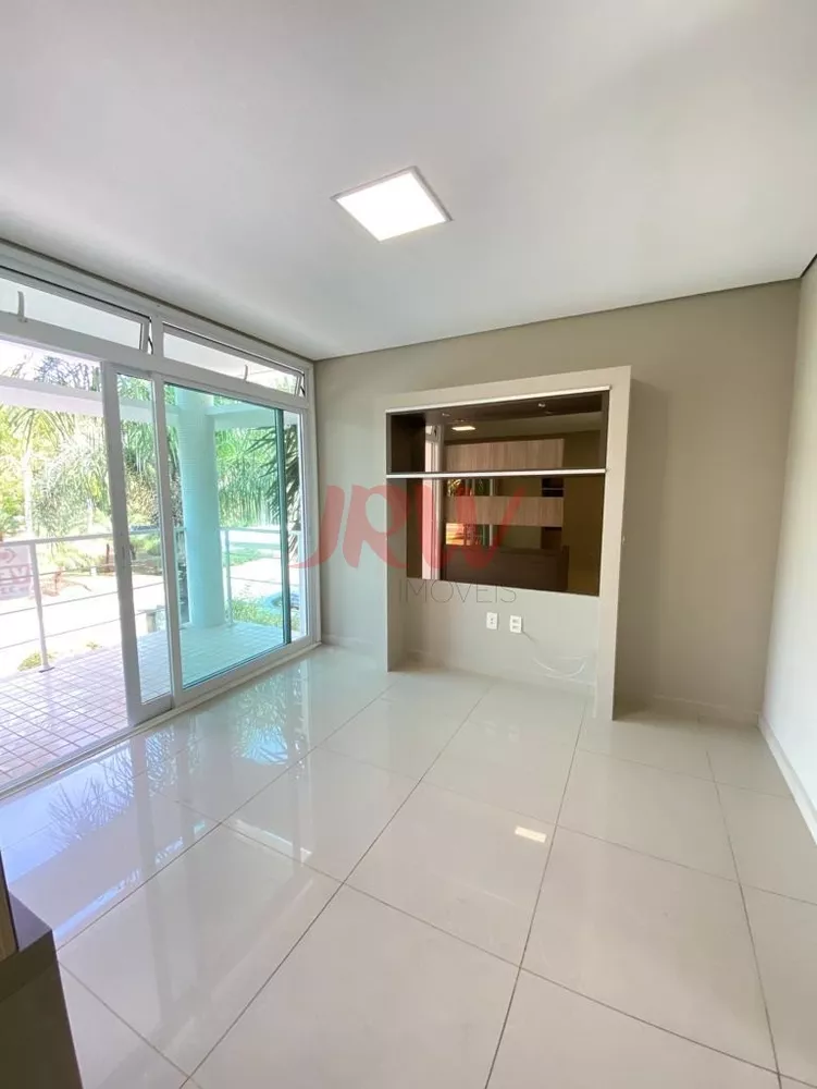 Casa à venda com 3 quartos, 200m² - Foto 2