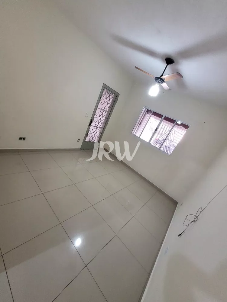 Casa à venda com 2 quartos, 125m² - Foto 2