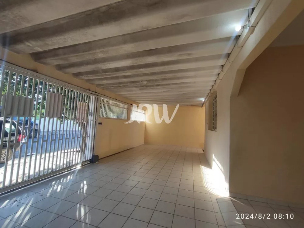 Casa à venda com 3 quartos, 250m² - Foto 1