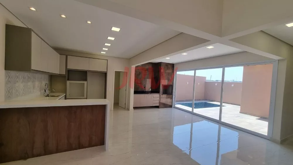 Casa à venda com 3 quartos, 250m² - Foto 1