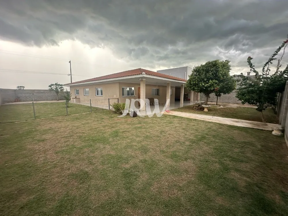 Chácara, 4 quartos, 750 m² - Foto 1