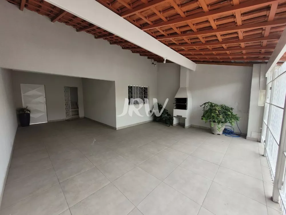 Casa à venda com 3 quartos, 150m² - Foto 1