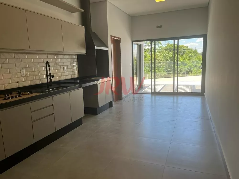 Casa à venda com 3 quartos, 295m² - Foto 3