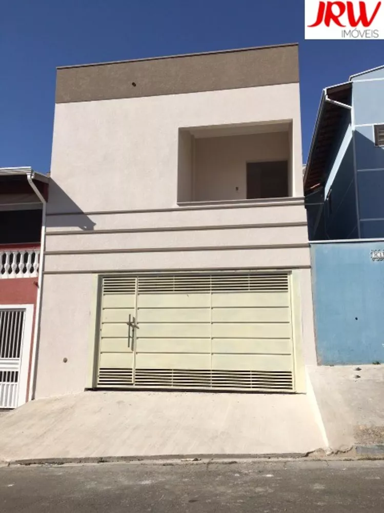 Casa à venda com 3 quartos, 141m² - Foto 1