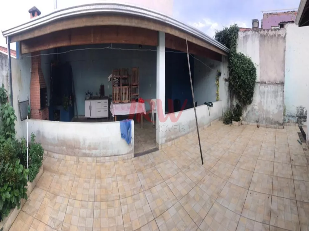 Casa à venda com 3 quartos, 250m² - Foto 1