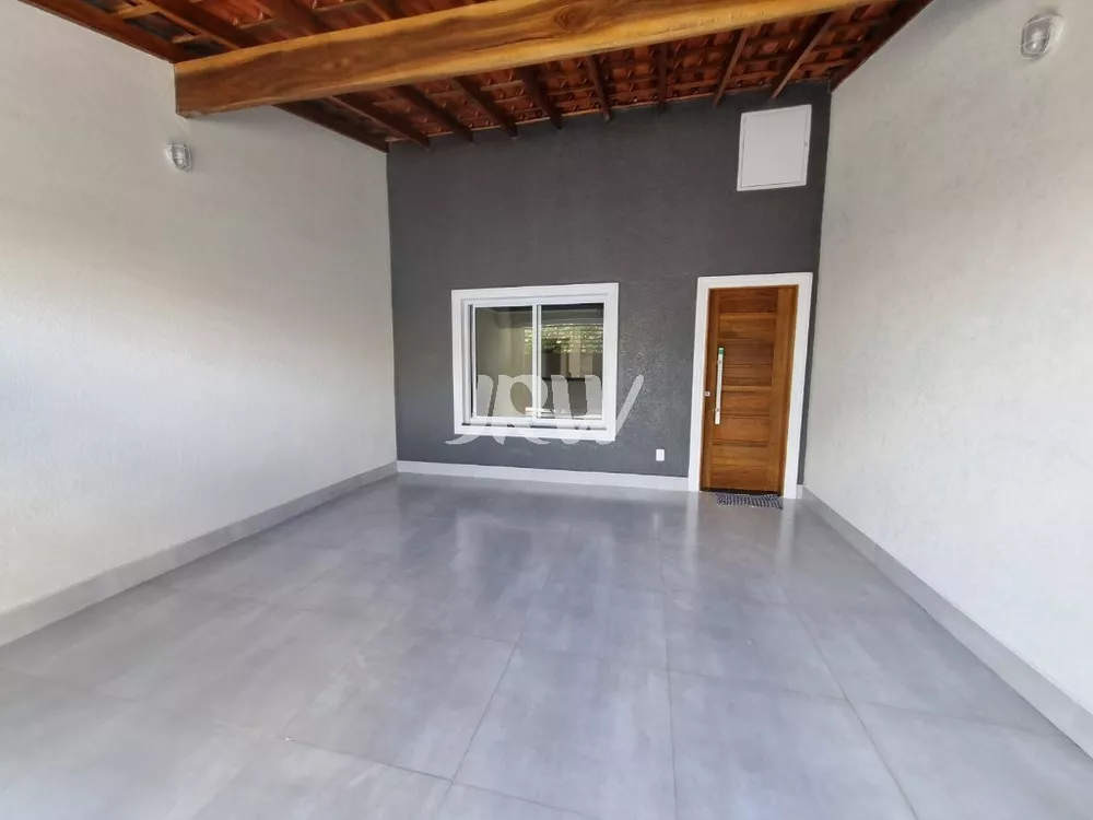 Casa à venda com 3 quartos, 125m² - Foto 1