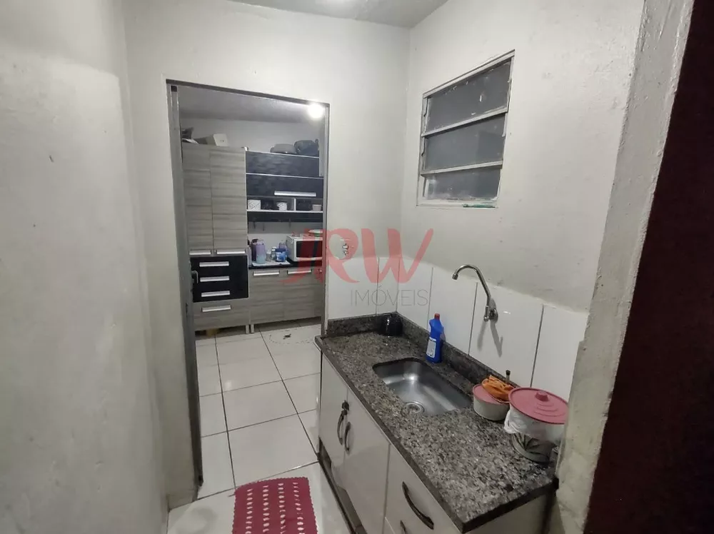 Casa à venda com 5 quartos, 231m² - Foto 2