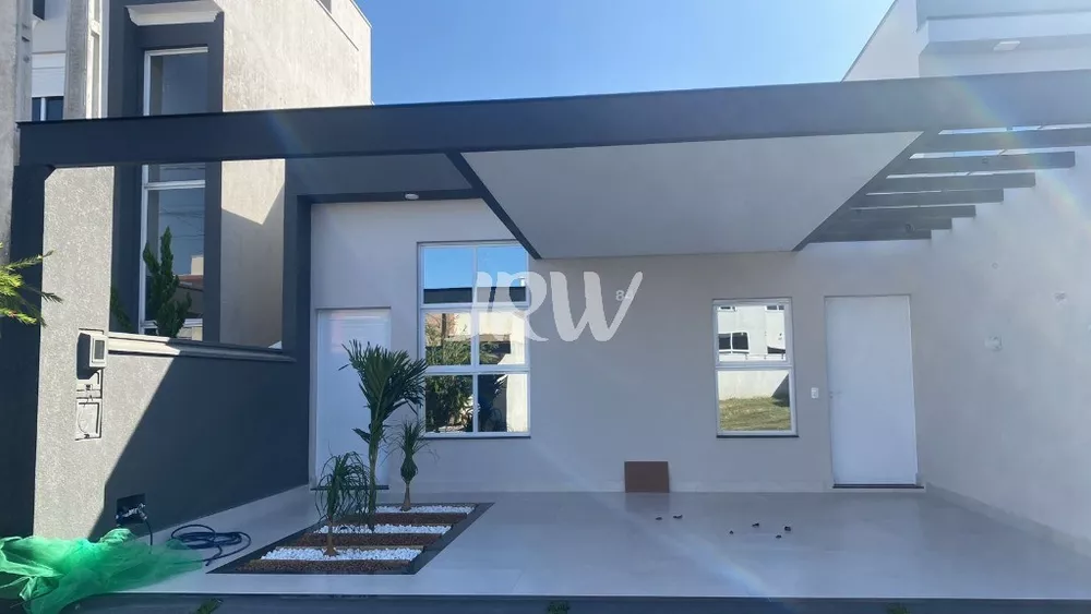 Casa à venda com 3 quartos, 105m² - Foto 1