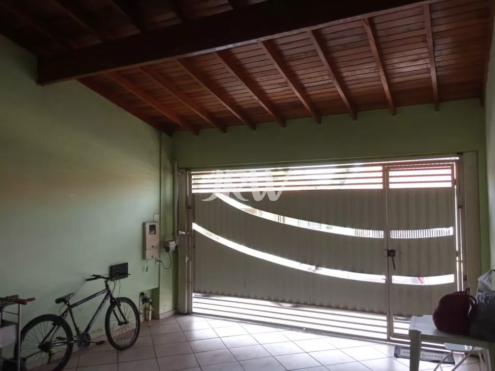 Casa à venda com 3 quartos, 125m² - Foto 1