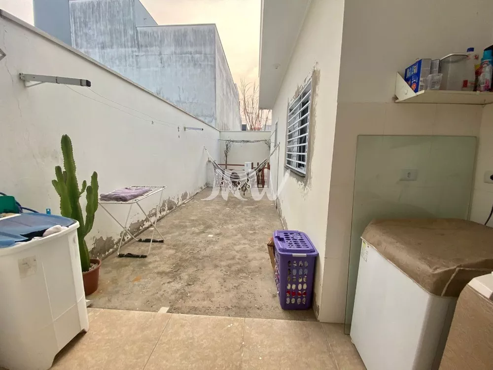 Casa à venda com 2 quartos, 150m² - Foto 2