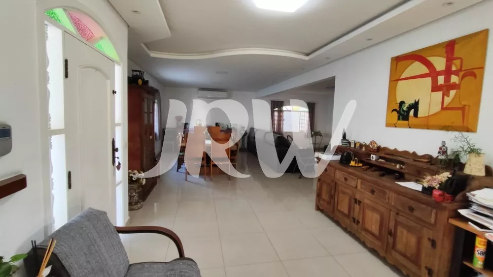 Casa à venda e aluguel com 5 quartos, 600m² - Foto 2