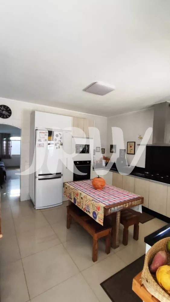 Casa à venda e aluguel com 5 quartos, 600m² - Foto 4