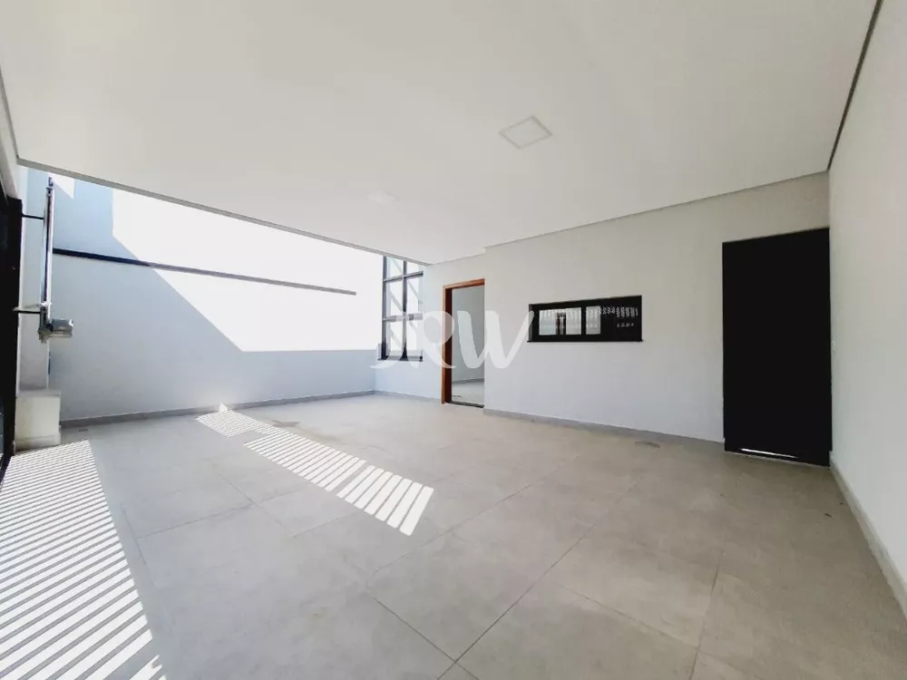 Casa à venda com 3 quartos, 150m² - Foto 1