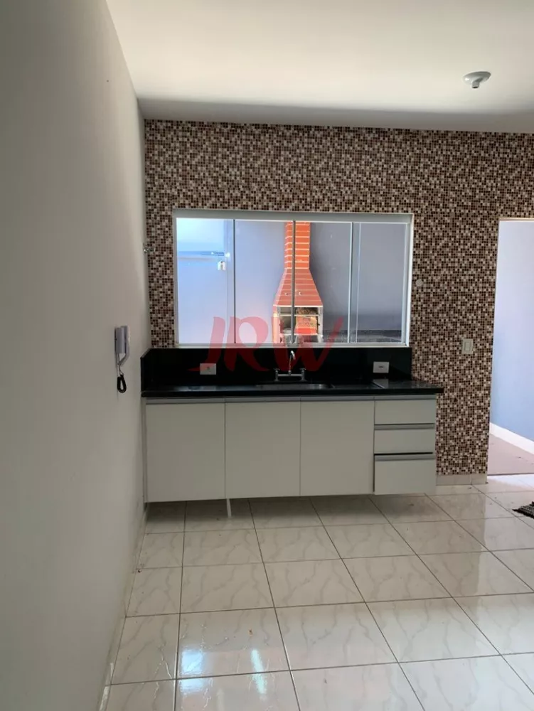 Casa à venda com 3 quartos, 150m² - Foto 1