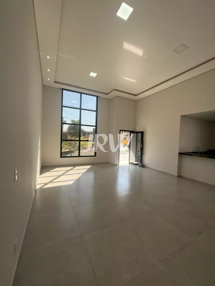 Casa à venda com 3 quartos, 300m² - Foto 2