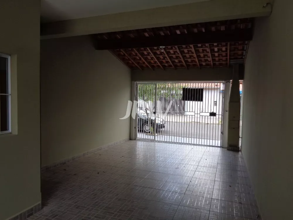 Casa à venda com 6 quartos, 180m² - Foto 1