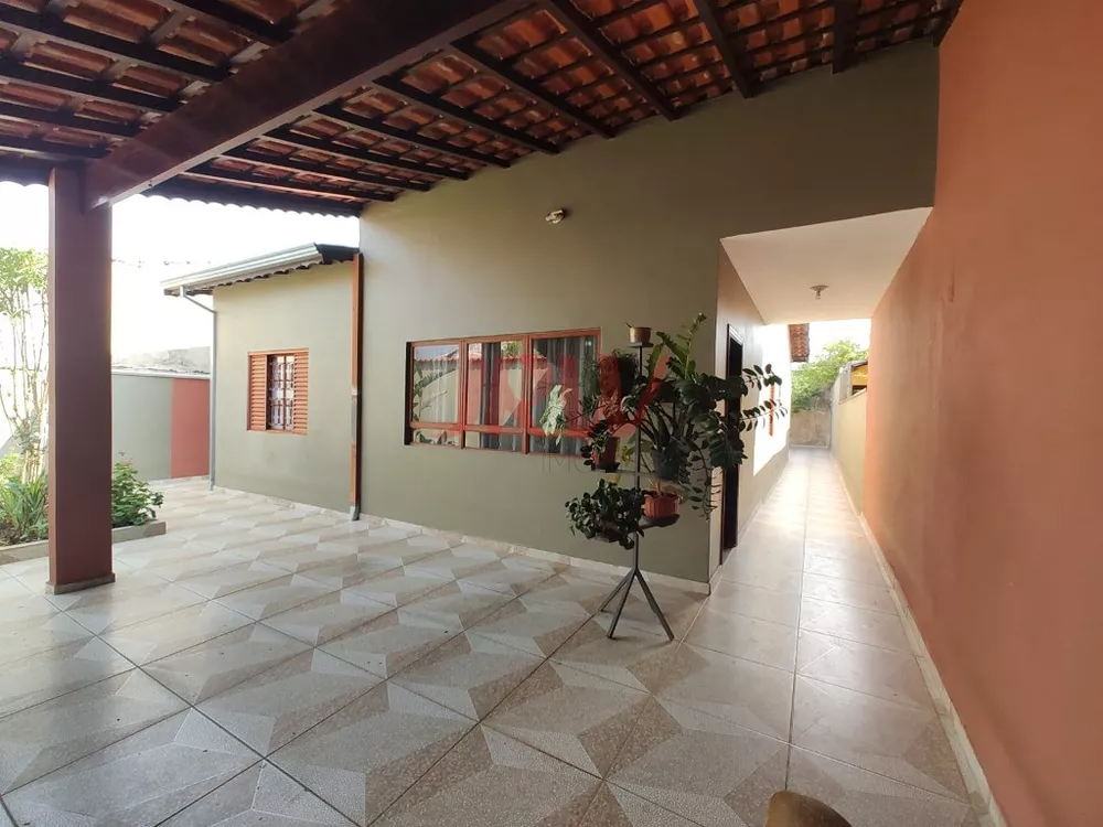 Casa à venda com 3 quartos, 132m² - Foto 1