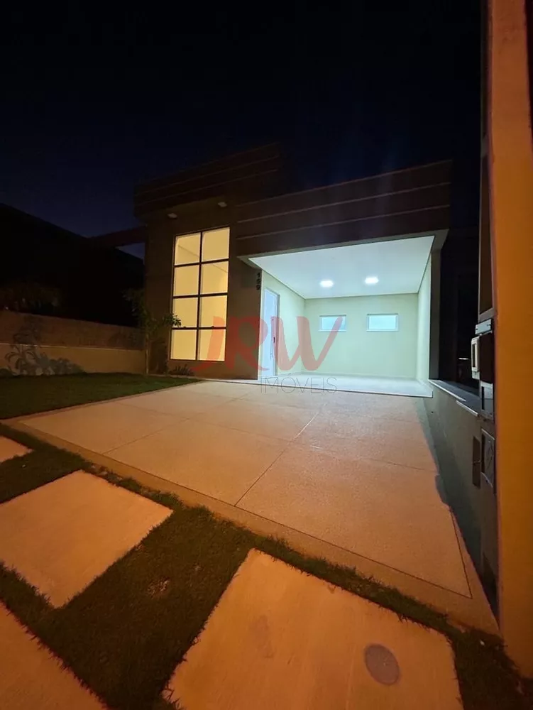 Casa à venda com 3 quartos, 137m² - Foto 1