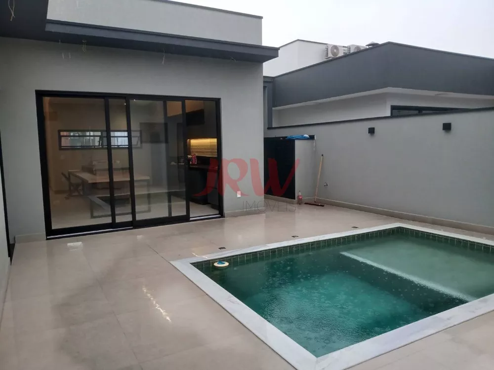 Casa à venda com 3 quartos, 300m² - Foto 1