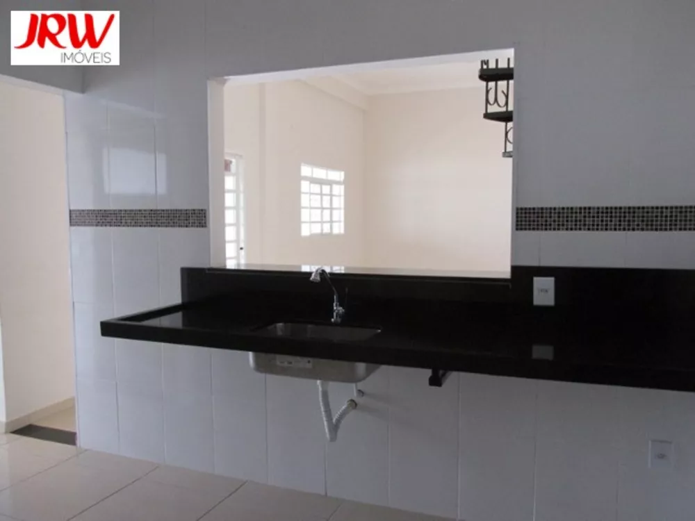 Casa à venda com 2 quartos, 250m² - Foto 7