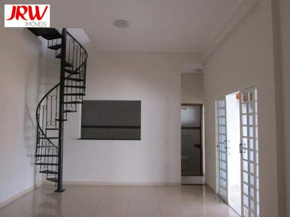 Casa à venda com 2 quartos, 250m² - Foto 4