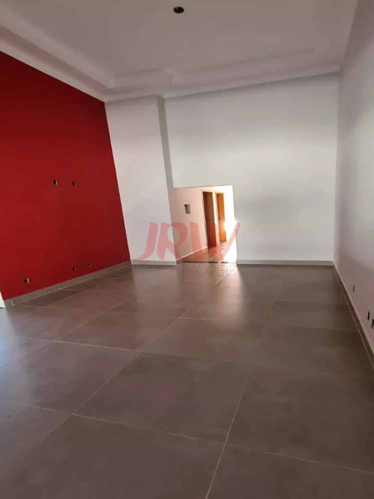 Casa à venda com 2 quartos, 125m² - Foto 1