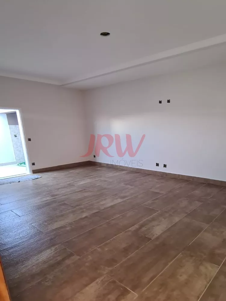 Casa à venda com 2 quartos, 125m² - Foto 2