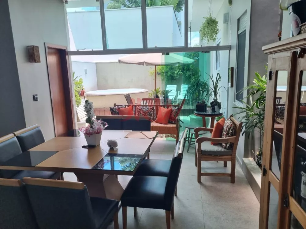 Casa à venda com 3 quartos, 319m² - Foto 4