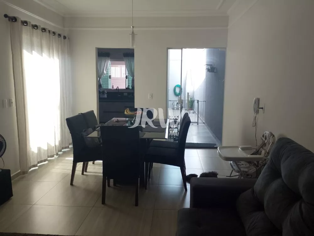 Casa à venda com 3 quartos, 150m² - Foto 1