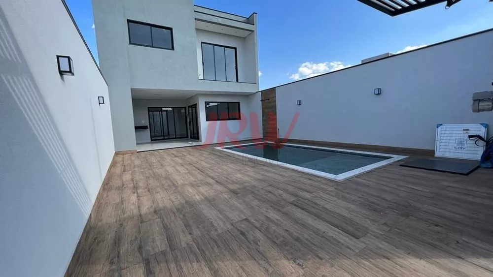 Casa à venda com 3 quartos, 125m² - Foto 1