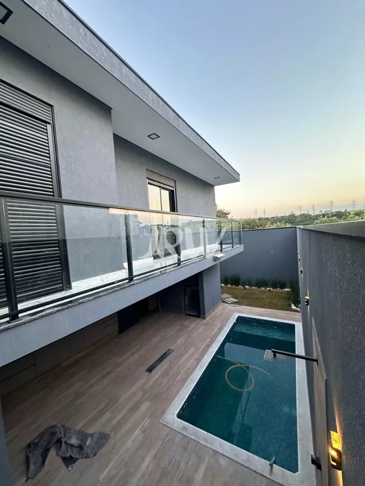 Casa à venda com 3 quartos, 210m² - Foto 1