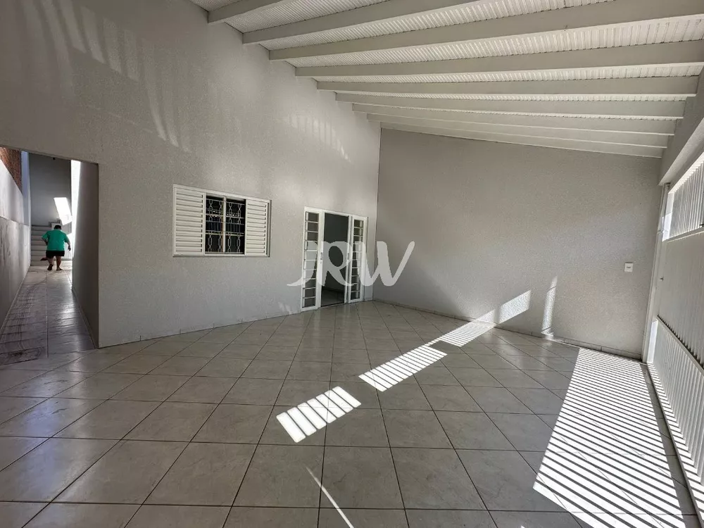 Casa à venda com 4 quartos, 130m² - Foto 1