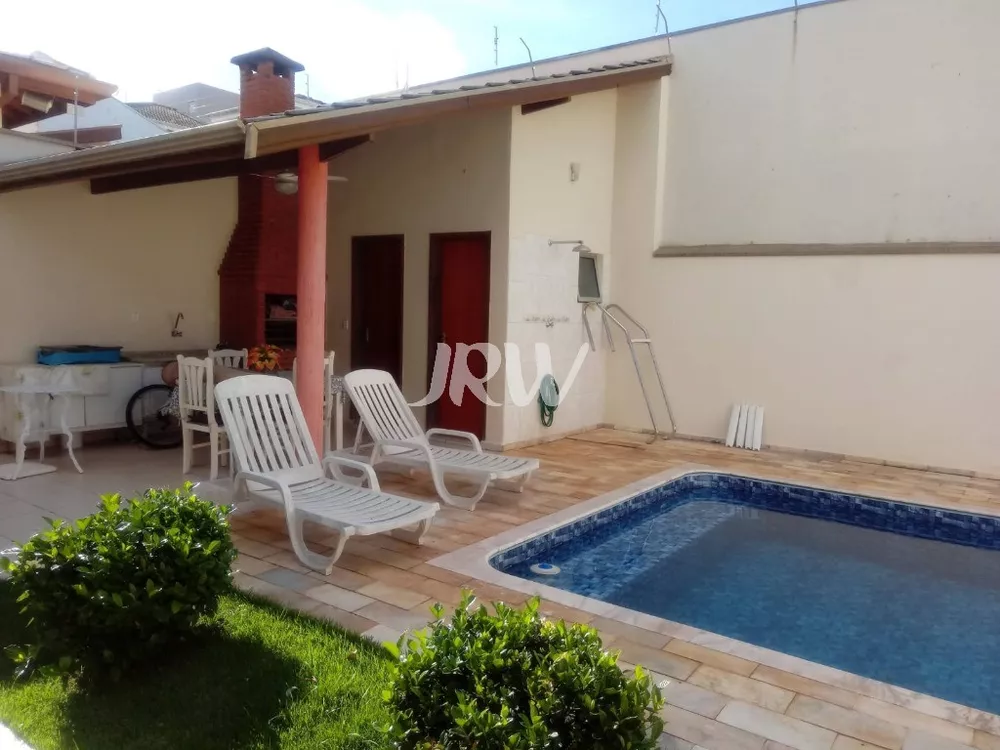 Casa à venda com 3 quartos, 360m² - Foto 1