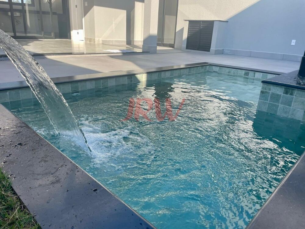 Casa à venda com 3 quartos, 196m² - Foto 1