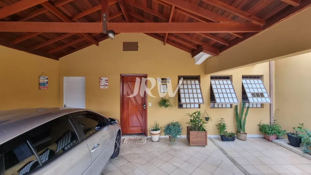 Casa à venda com 3 quartos, 146m² - Foto 1