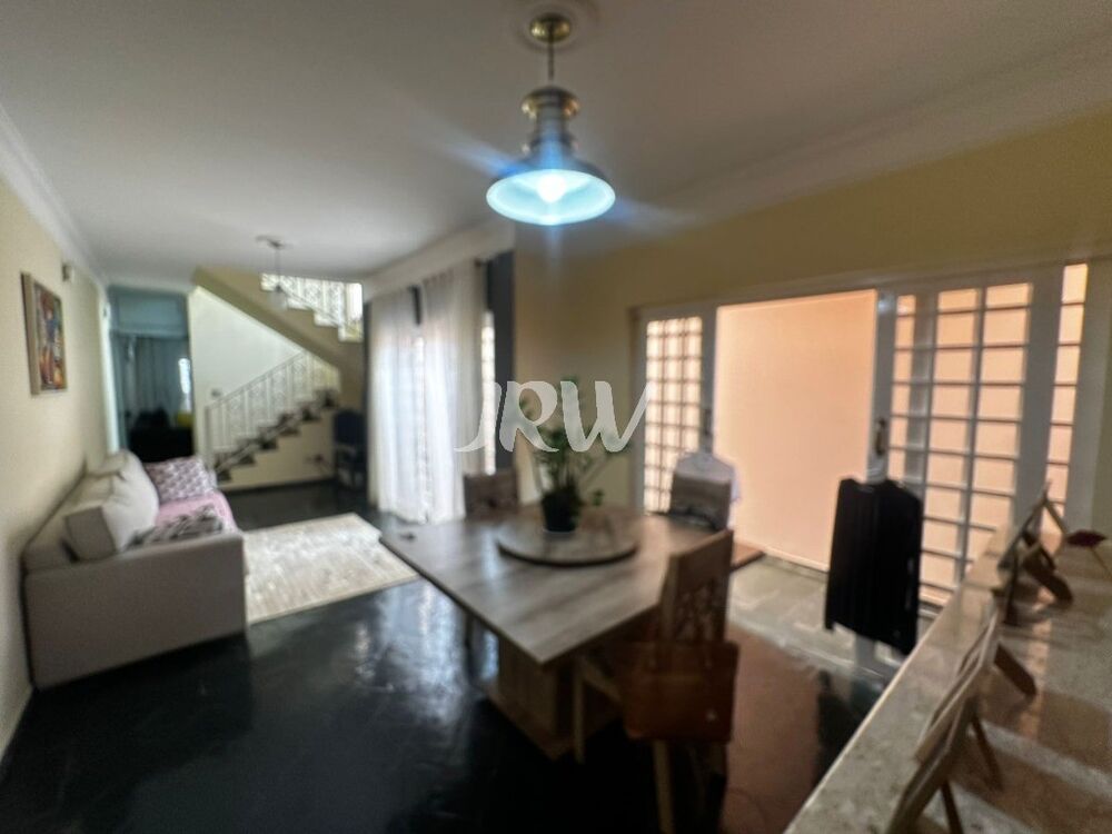 Casa, 4 quartos, 220 m² - Foto 1