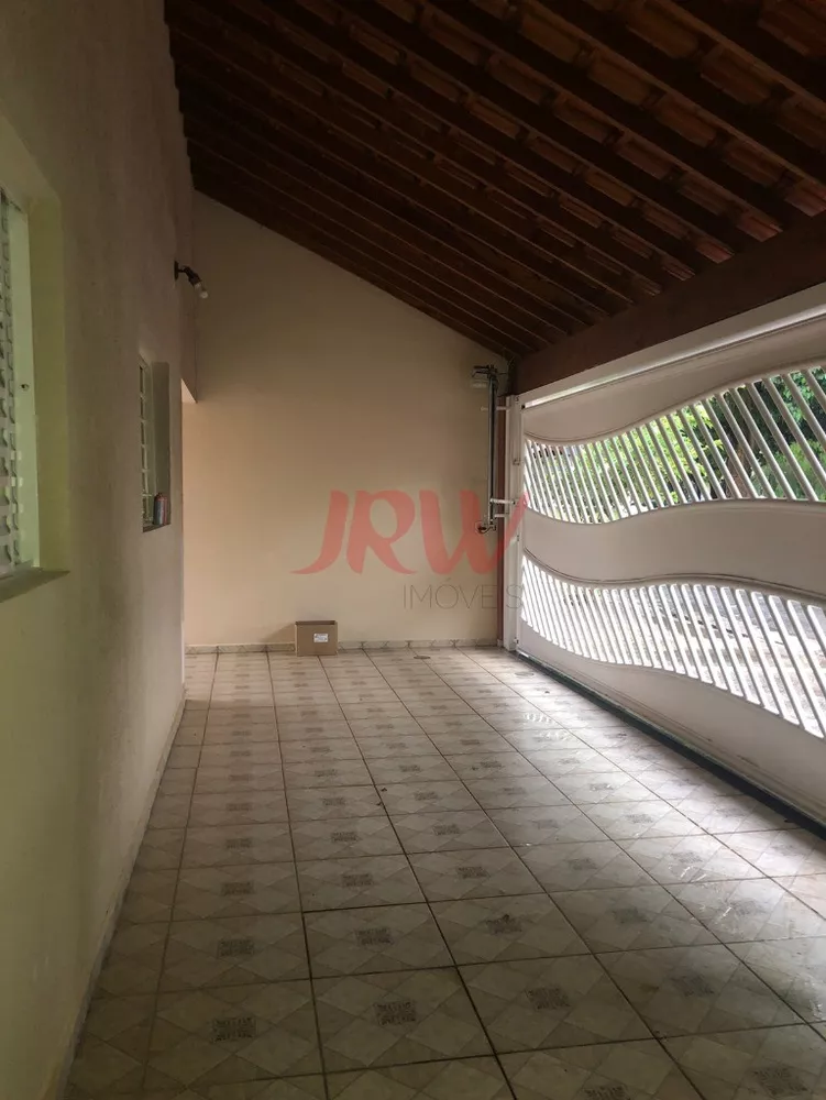 Casa à venda com 3 quartos, 285m² - Foto 1