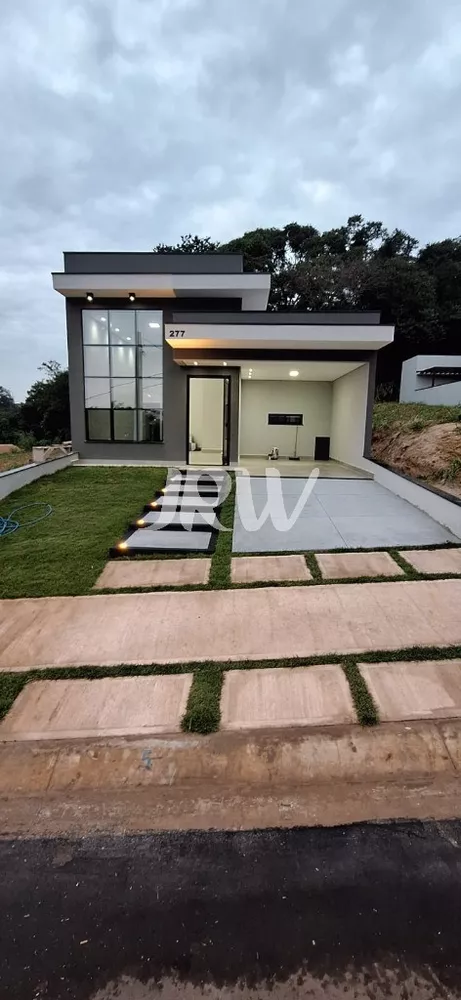 Casa à venda com 3 quartos, 208m² - Foto 2