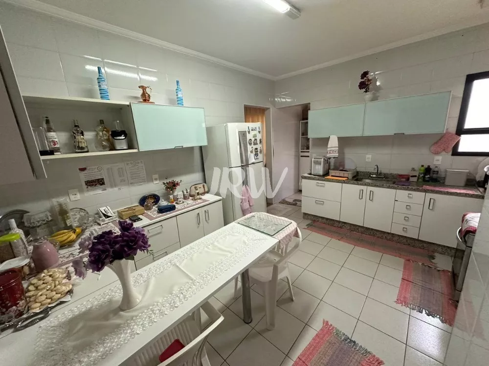 Apartamento à venda com 3 quartos, 156m² - Foto 2