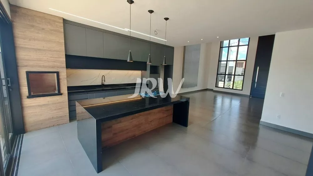 Casa à venda com 3 quartos, 307m² - Foto 1