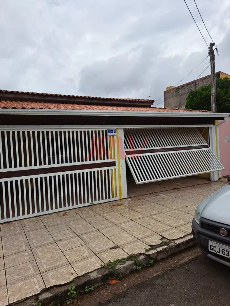 Casa à venda com 2 quartos, 250m² - Foto 1