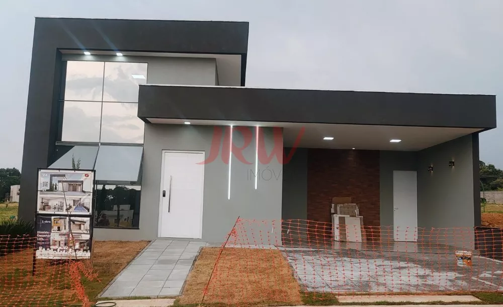 Casa à venda com 3 quartos, 300m² - Foto 1