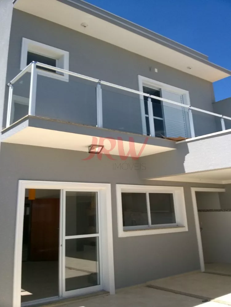 Casa à venda com 3 quartos, 167m² - Foto 1